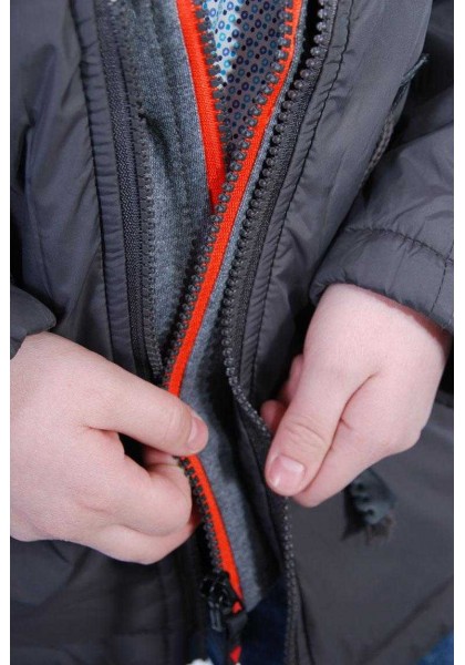 Парка демисезонная для мальчиков.Размеры134 см.Фирма GRACE.Венгрия