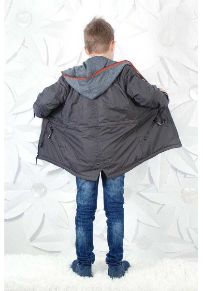 Парка демисезонная для мальчиков.Размеры134 см.Фирма GRACE.Венгрия