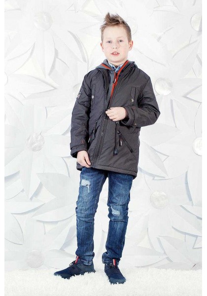 Парка демисезонная для мальчиков.Размеры134 см.Фирма GRACE.Венгрия